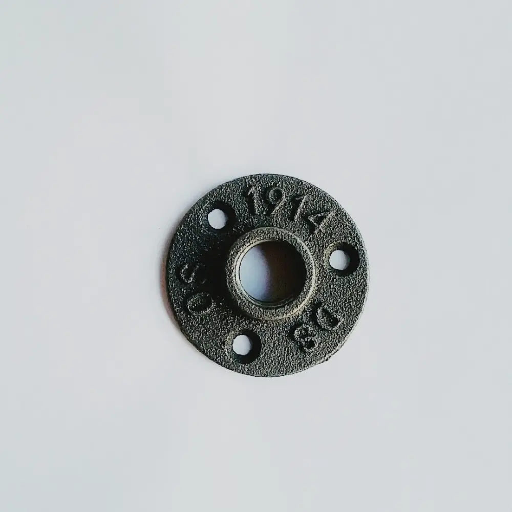 1/2'' Black iron pipe flanges for DIY INDUSTRIAL PIPE SHELVING