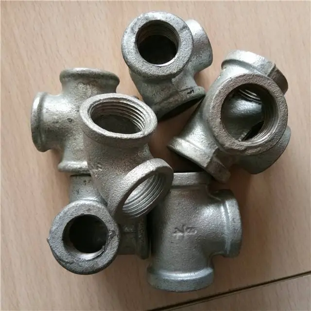 BSP threaded pipe tee 3/4'' fittings 1/2'' black color iron