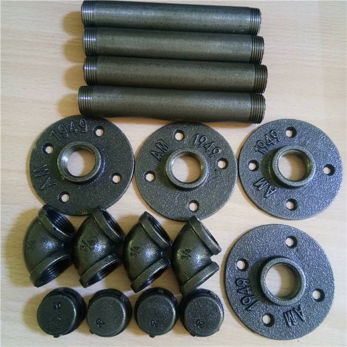 mga babaeng gumagawa ng flange sa sahig